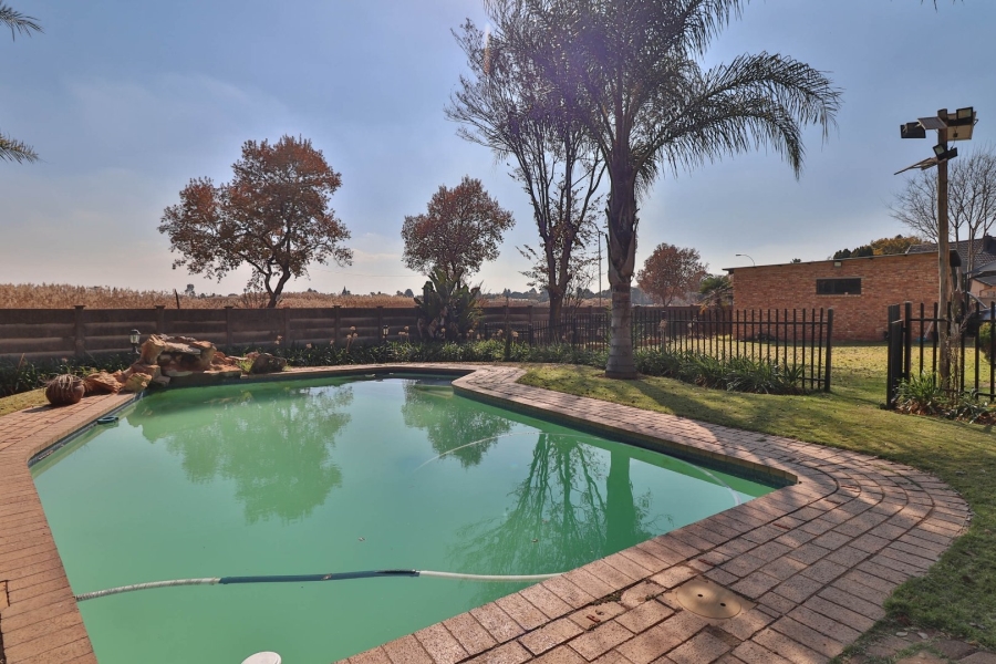 4 Bedroom Property for Sale in Bonaero Park Gauteng