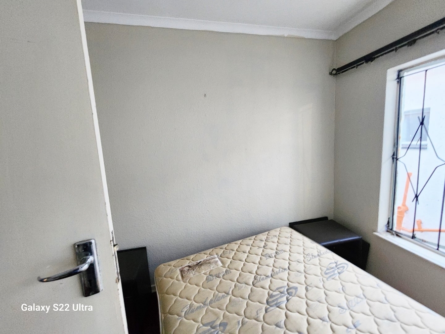 To Let 1 Bedroom Property for Rent in Crystal Park Gauteng