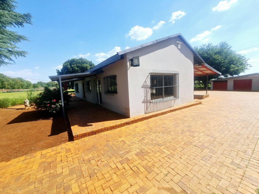 To Let 4 Bedroom Property for Rent in Raslouw Gauteng