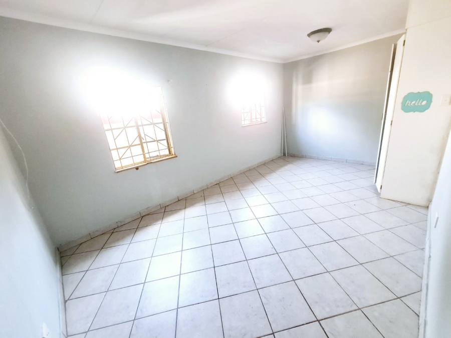 To Let 4 Bedroom Property for Rent in Raslouw Gauteng