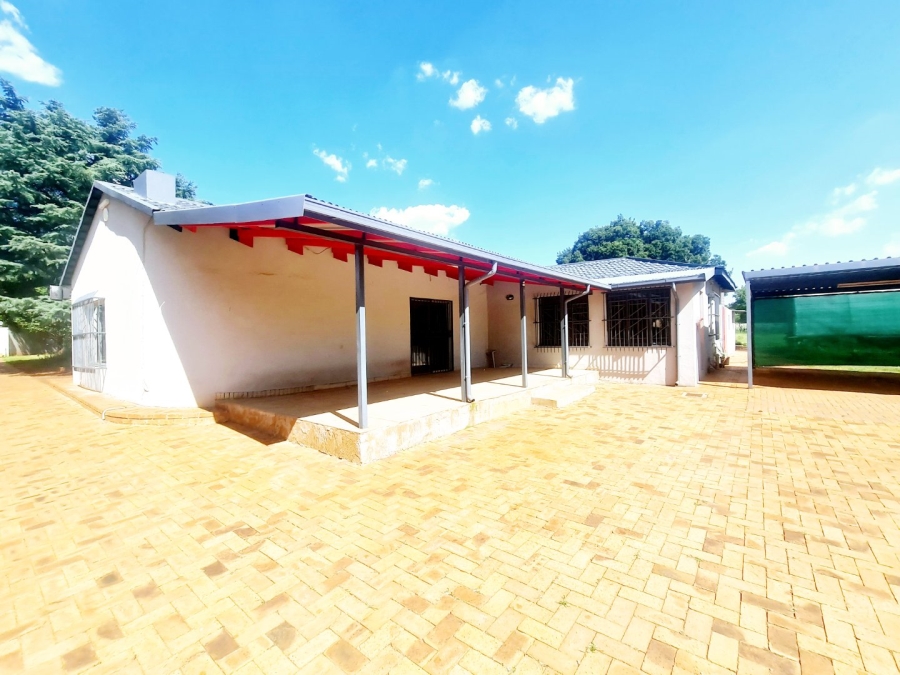 To Let 4 Bedroom Property for Rent in Raslouw Gauteng