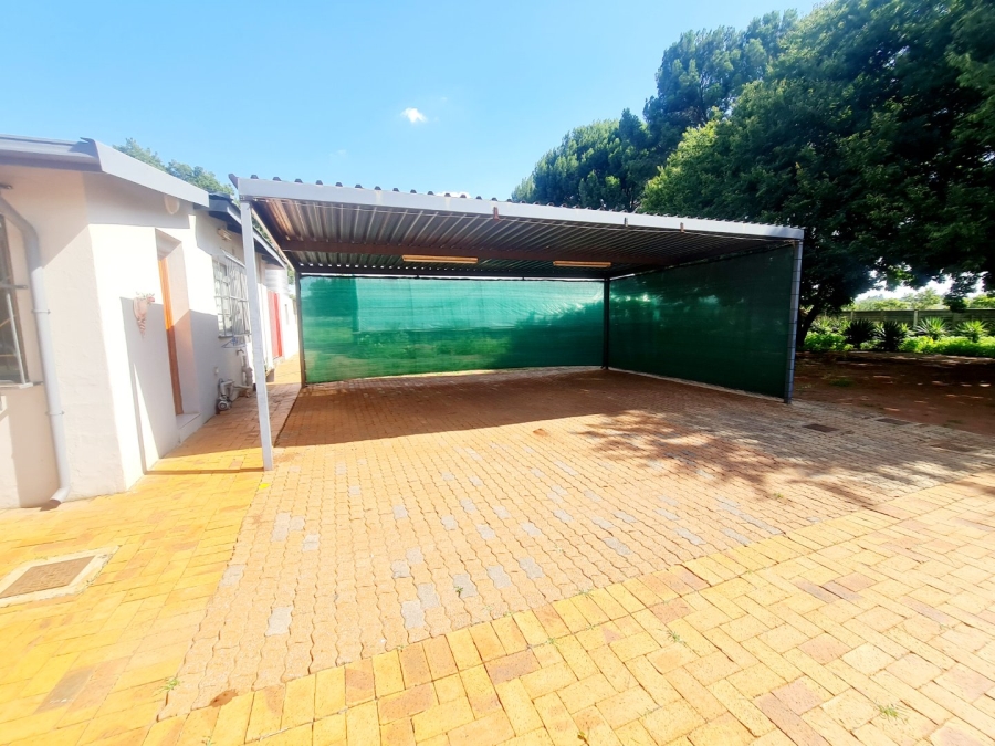 To Let 4 Bedroom Property for Rent in Raslouw Gauteng