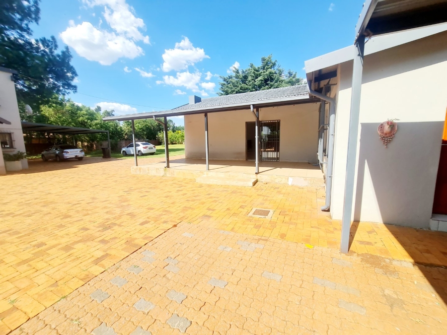 To Let 4 Bedroom Property for Rent in Raslouw Gauteng