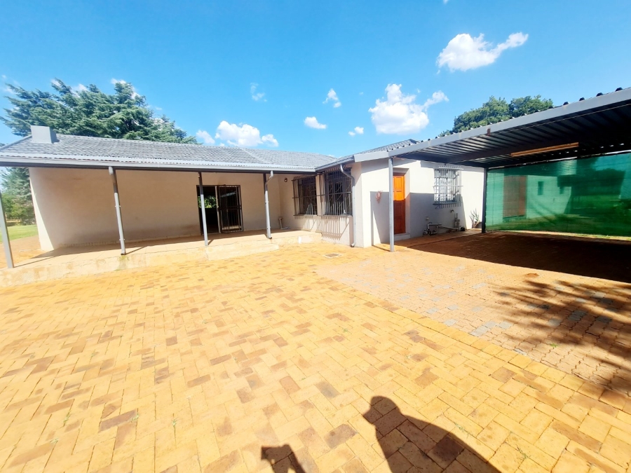 To Let 4 Bedroom Property for Rent in Raslouw Gauteng