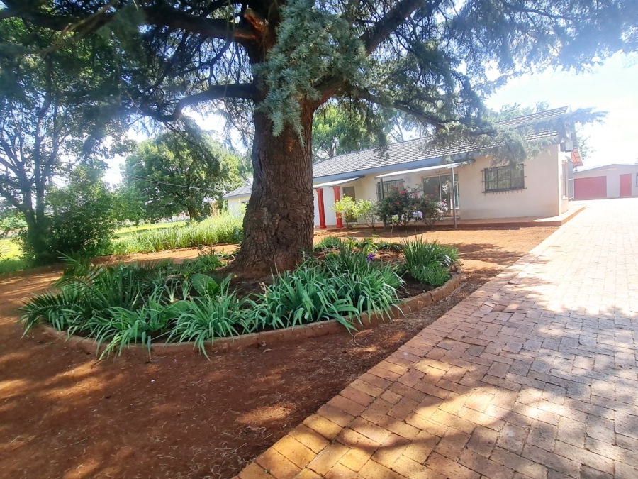 To Let 4 Bedroom Property for Rent in Raslouw Gauteng