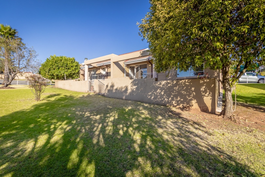 2 Bedroom Property for Sale in Kenmare Gauteng