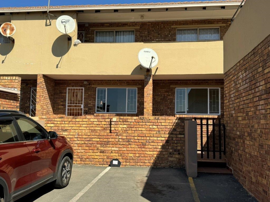 3 Bedroom Property for Sale in Restonvale A H Gauteng