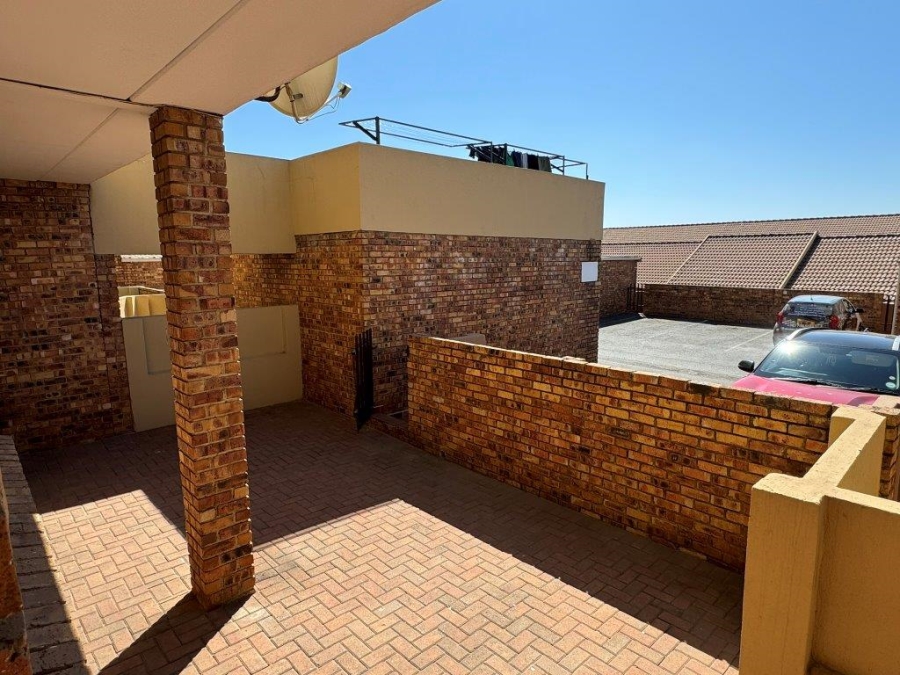 3 Bedroom Property for Sale in Restonvale A H Gauteng