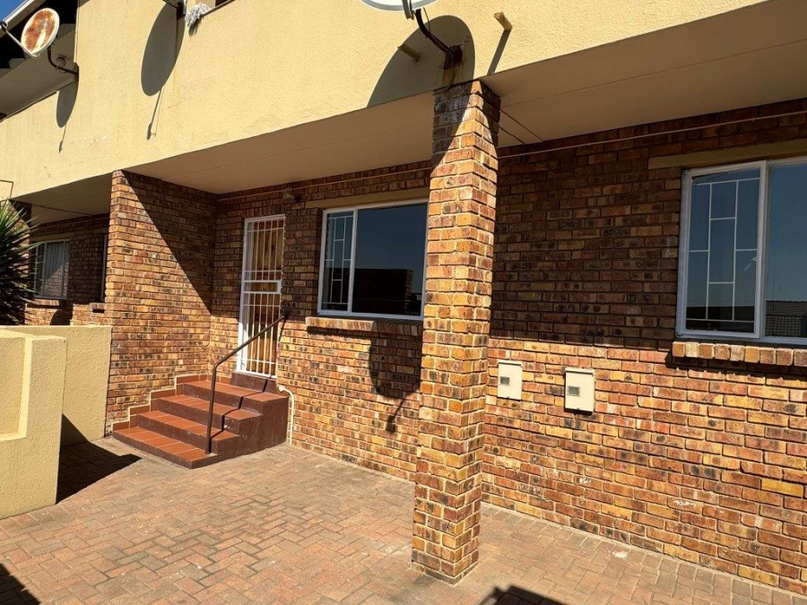 3 Bedroom Property for Sale in Restonvale A H Gauteng