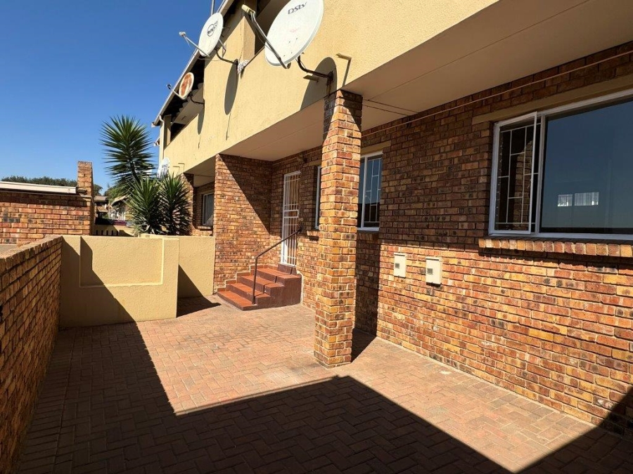 3 Bedroom Property for Sale in Restonvale A H Gauteng