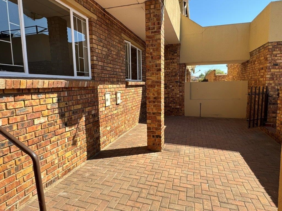 3 Bedroom Property for Sale in Restonvale A H Gauteng