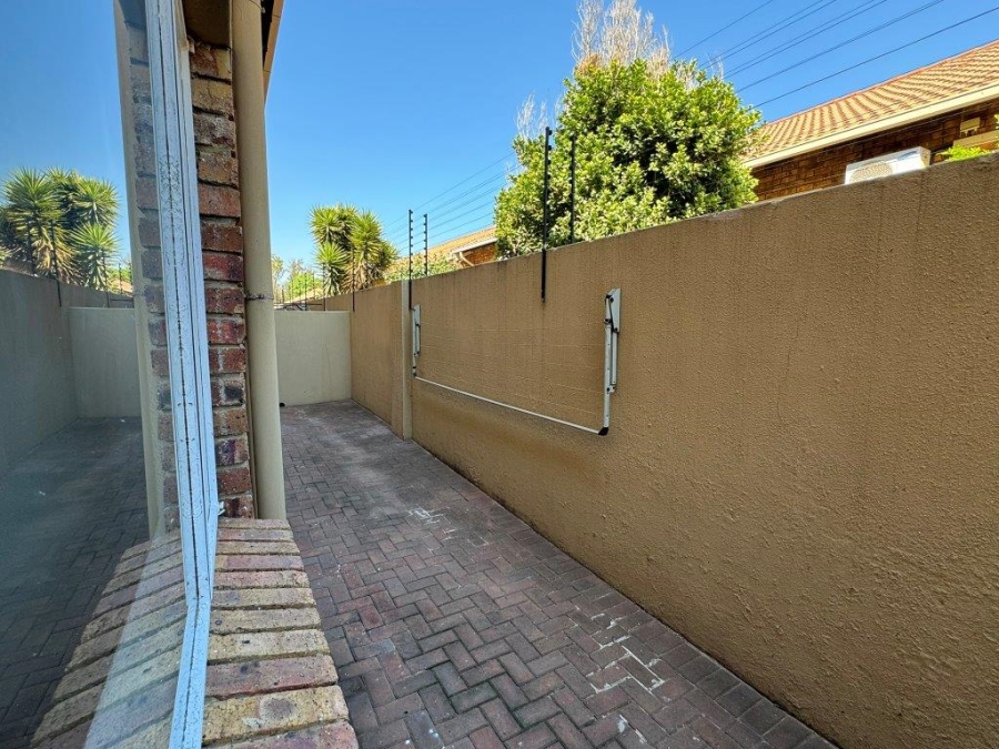 3 Bedroom Property for Sale in Restonvale A H Gauteng