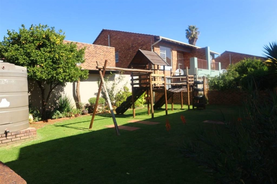 To Let 2 Bedroom Property for Rent in Ravenswood Gauteng