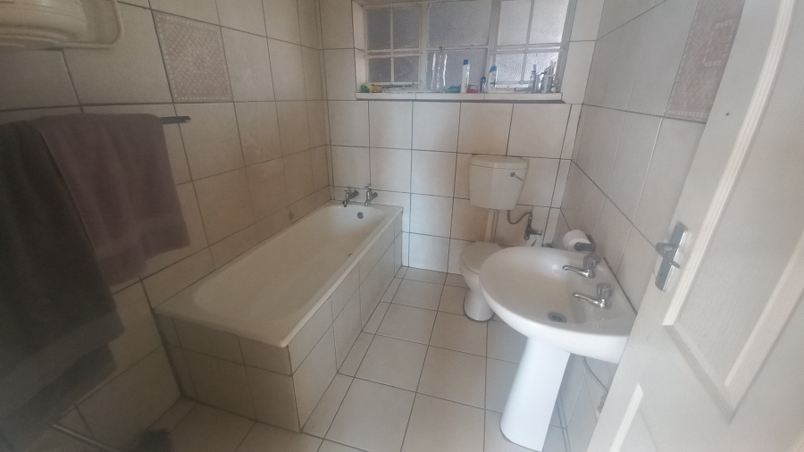 2 Bedroom Property for Sale in Lewisham Gauteng