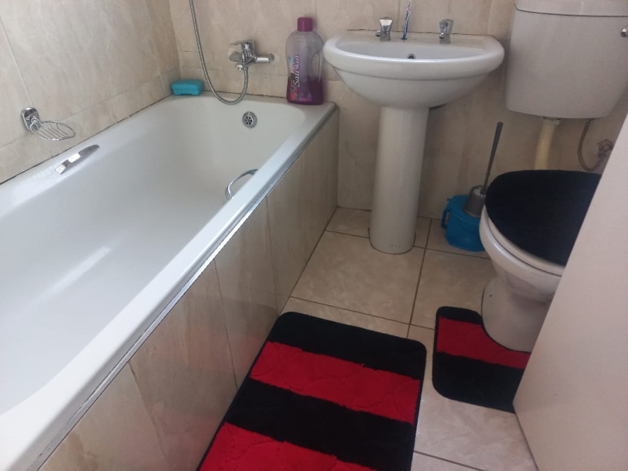 2 Bedroom Property for Sale in Lotus Gardens Gauteng