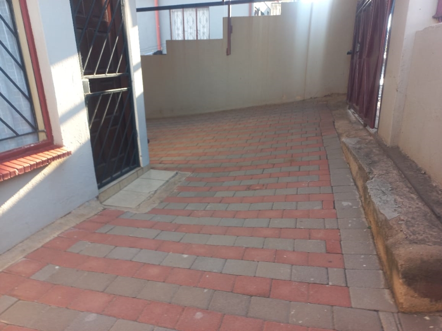 2 Bedroom Property for Sale in Lotus Gardens Gauteng