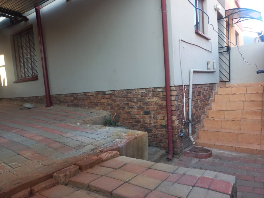 2 Bedroom Property for Sale in Lotus Gardens Gauteng