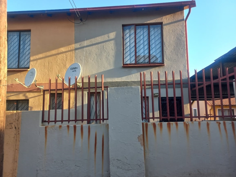 2 Bedroom Property for Sale in Lotus Gardens Gauteng