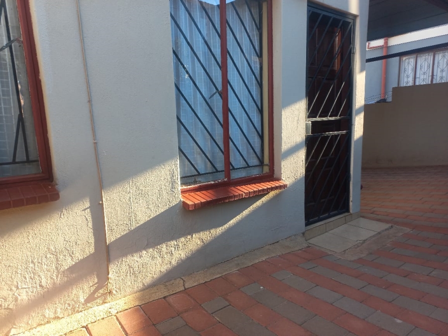 2 Bedroom Property for Sale in Lotus Gardens Gauteng