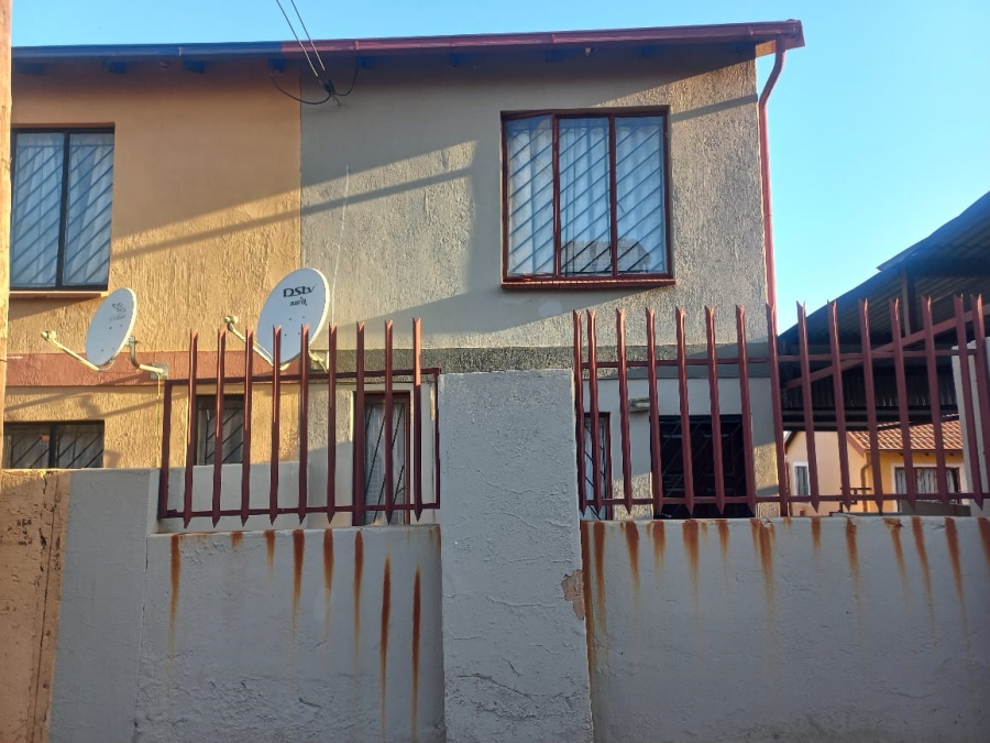 2 Bedroom Property for Sale in Lotus Gardens Gauteng