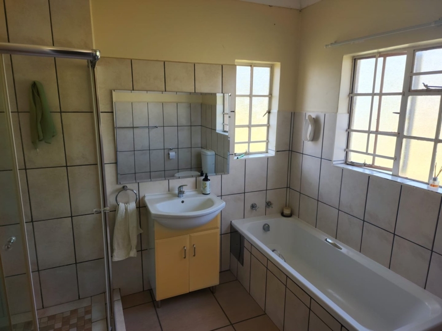 4 Bedroom Property for Sale in Glen Austin Gauteng