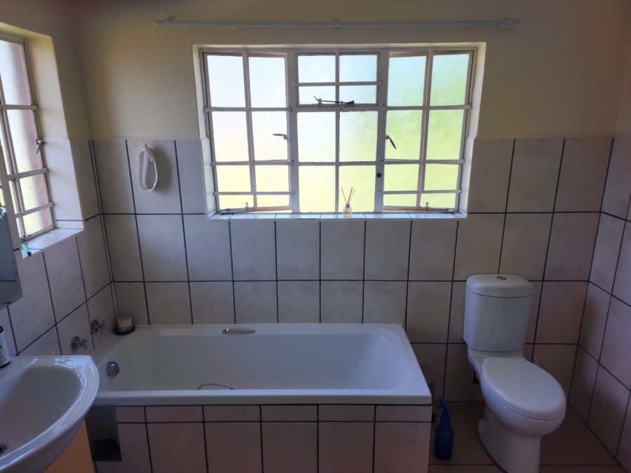 4 Bedroom Property for Sale in Glen Austin Gauteng