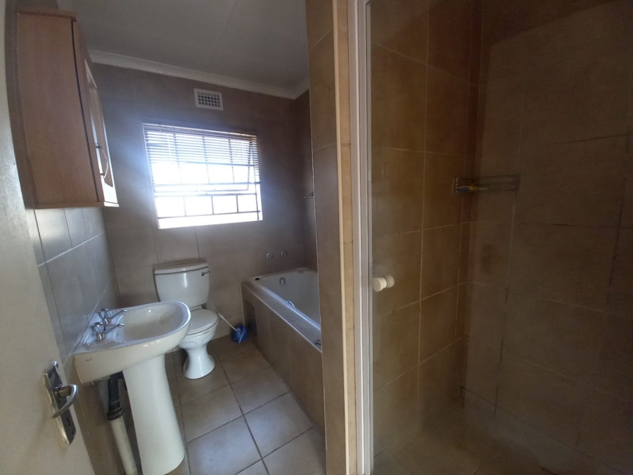 To Let 3 Bedroom Property for Rent in Thatch Hill Estate Gauteng