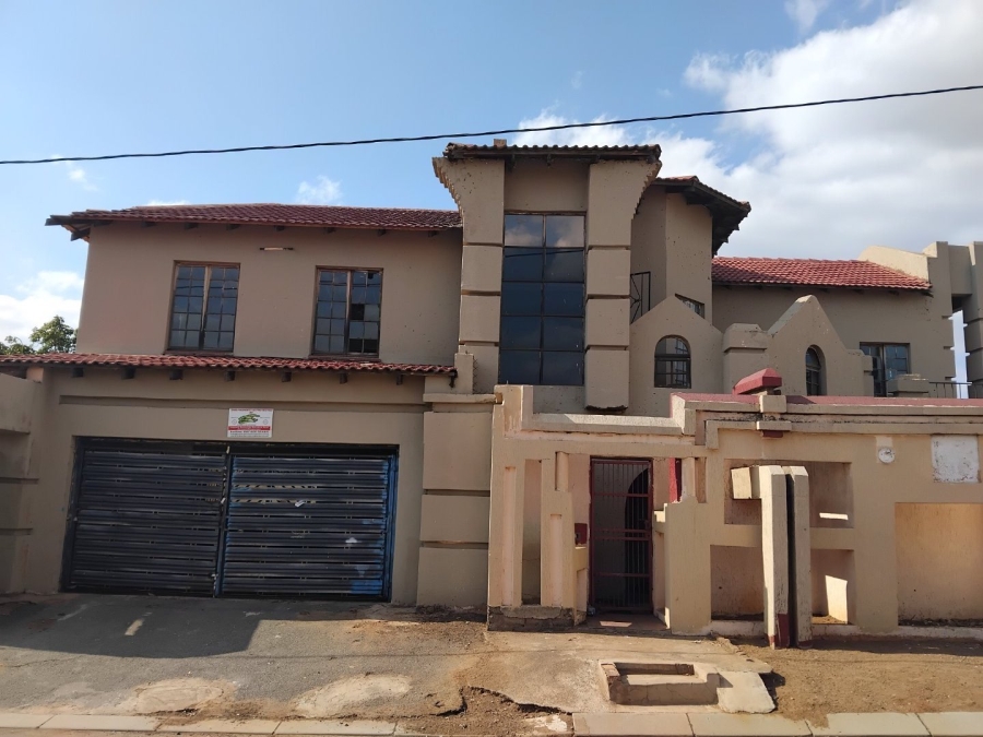 4 Bedroom Property for Sale in Soshanguve FF Gauteng
