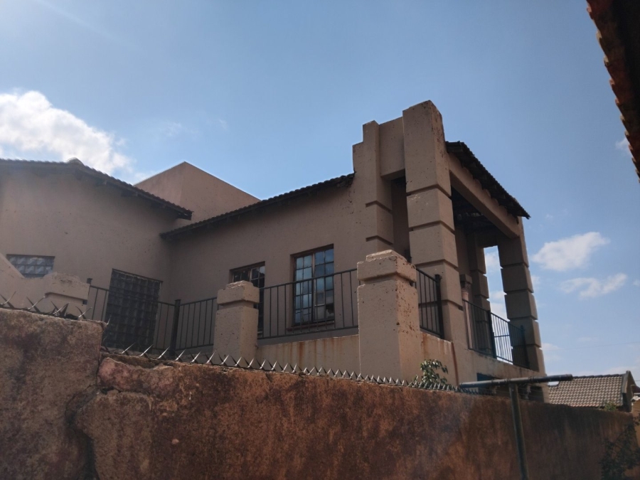 4 Bedroom Property for Sale in Soshanguve FF Gauteng