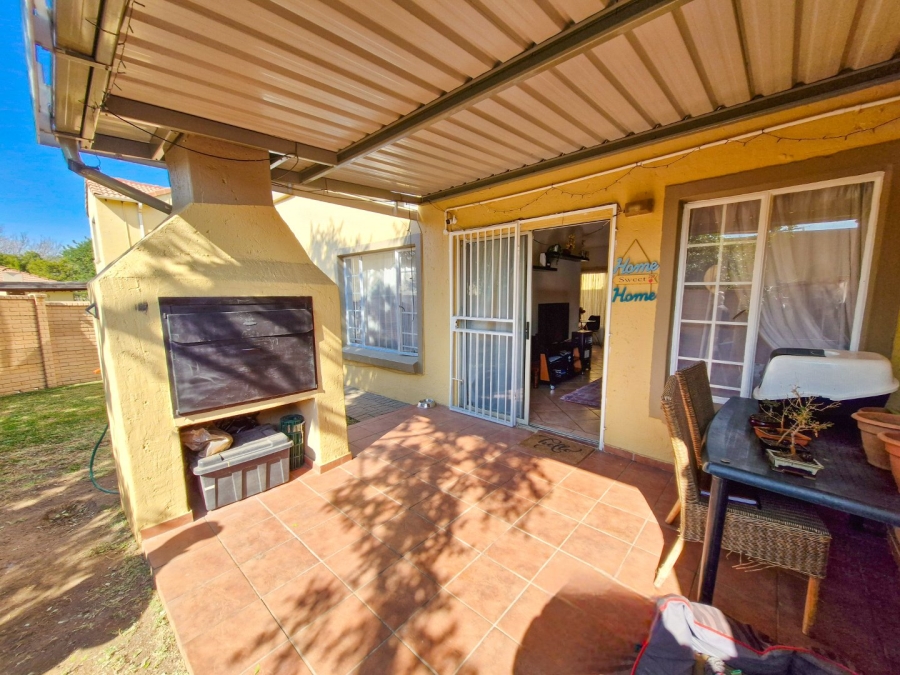 2 Bedroom Property for Sale in Willow Park Manor Gauteng