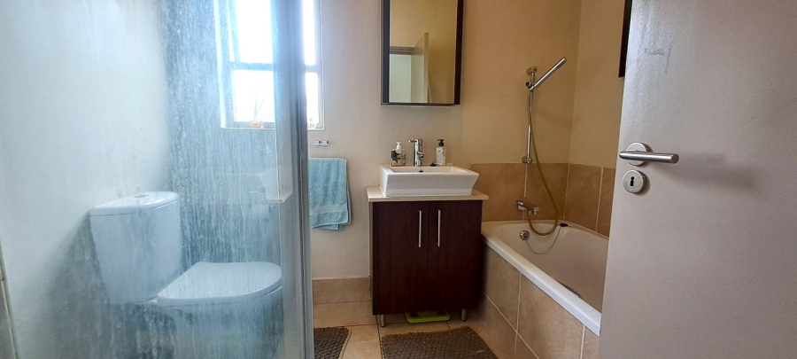 2 Bedroom Property for Sale in Pineslopes Gauteng