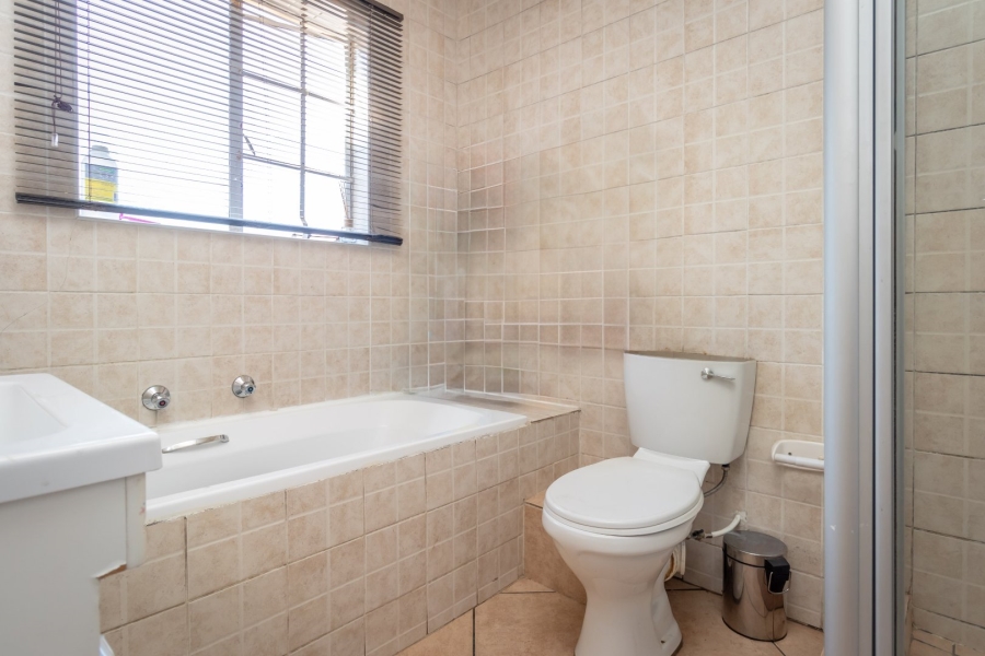 2 Bedroom Property for Sale in Wilgeheuwel Gauteng