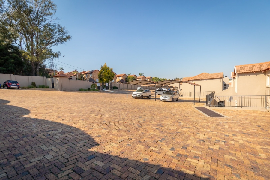 2 Bedroom Property for Sale in Wilgeheuwel Gauteng