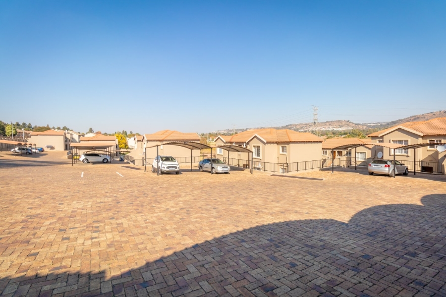 2 Bedroom Property for Sale in Wilgeheuwel Gauteng