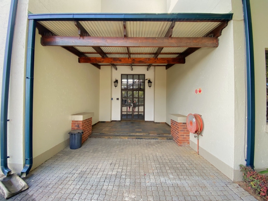 To Let  Bedroom Property for Rent in Weltevreden Park Gauteng