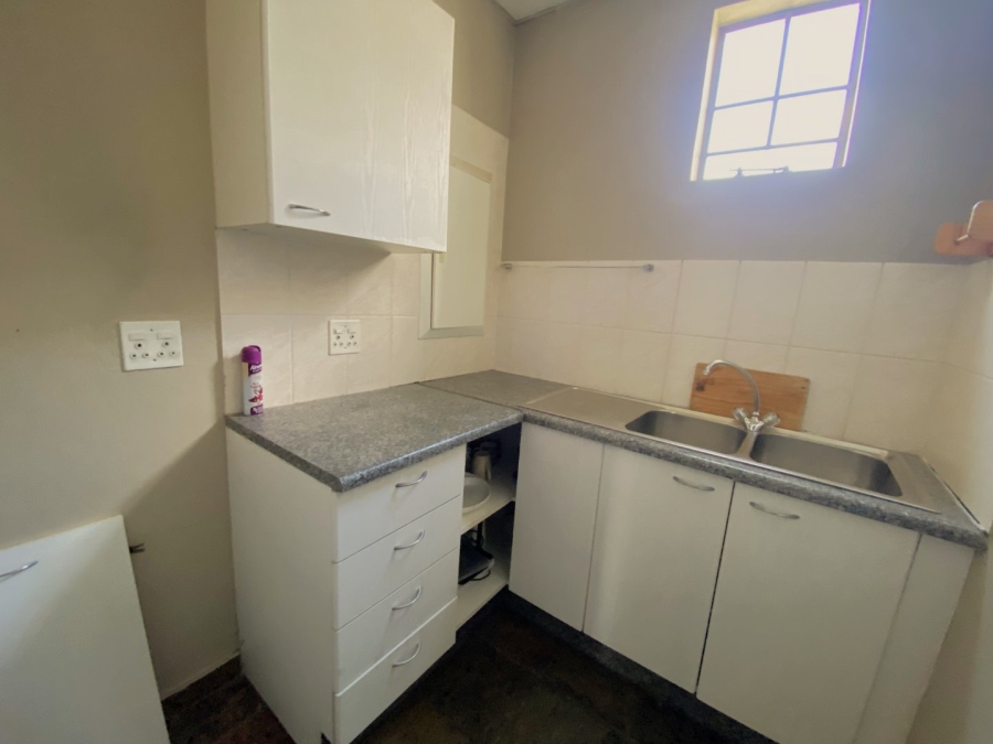 To Let  Bedroom Property for Rent in Weltevreden Park Gauteng