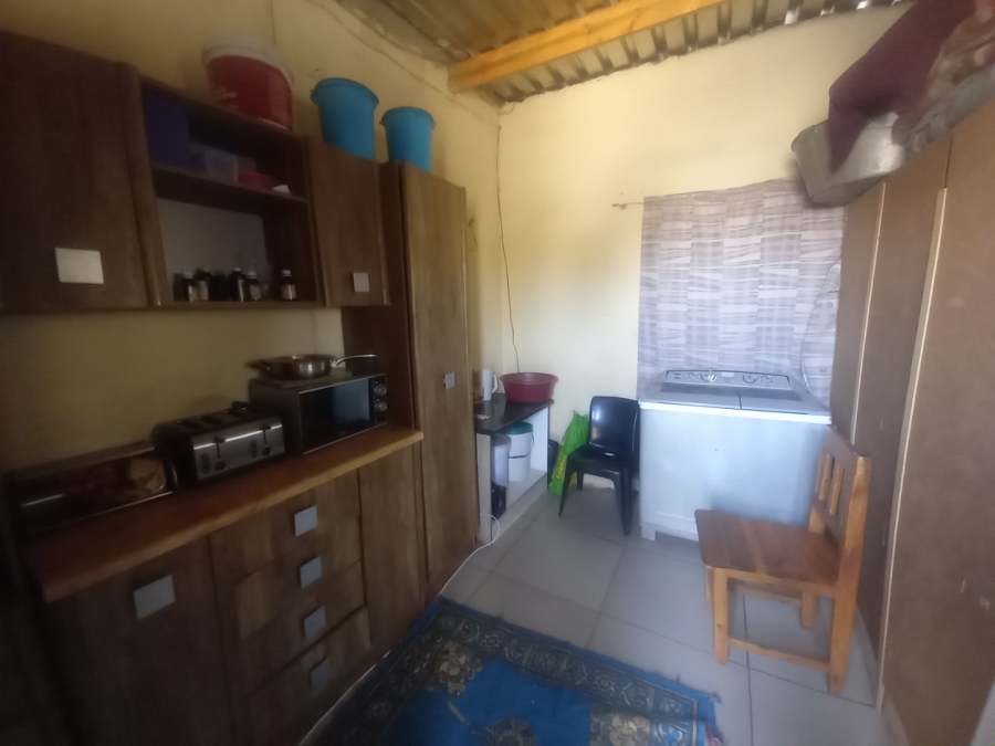 6 Bedroom Property for Sale in Alrapark Gauteng