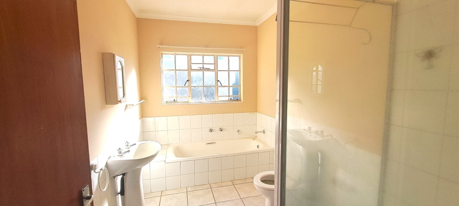 To Let 3 Bedroom Property for Rent in Glen Austin Gauteng