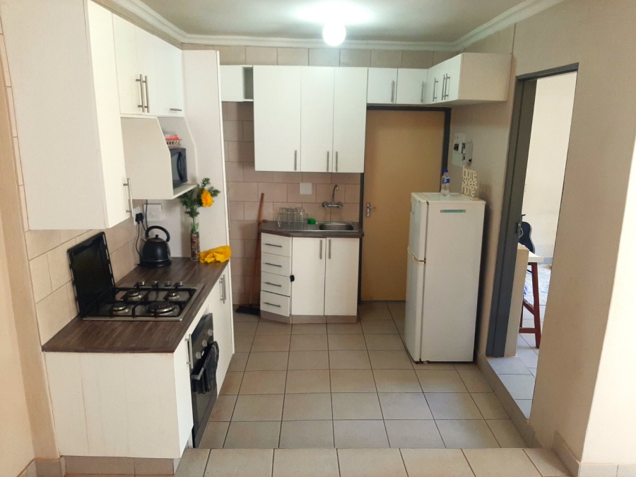 To Let 2 Bedroom Property for Rent in Glen Austin Gauteng