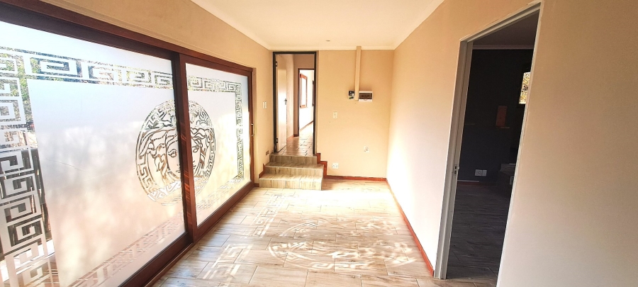 To Let 2 Bedroom Property for Rent in Glen Austin Gauteng