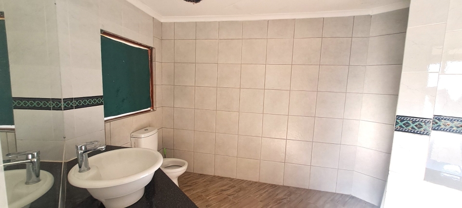 To Let 2 Bedroom Property for Rent in Glen Austin Gauteng