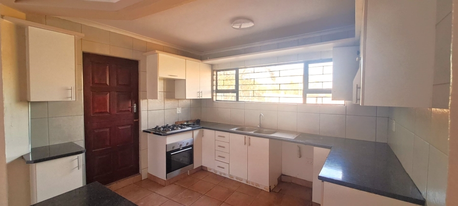 To Let 2 Bedroom Property for Rent in Glen Austin Gauteng