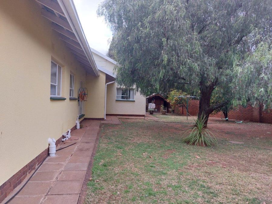 4 Bedroom Property for Sale in Westonaria Gauteng