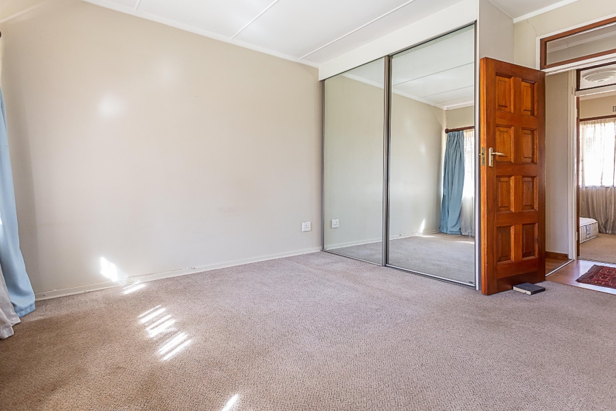  Bedroom Property for Sale in Petervale Gauteng