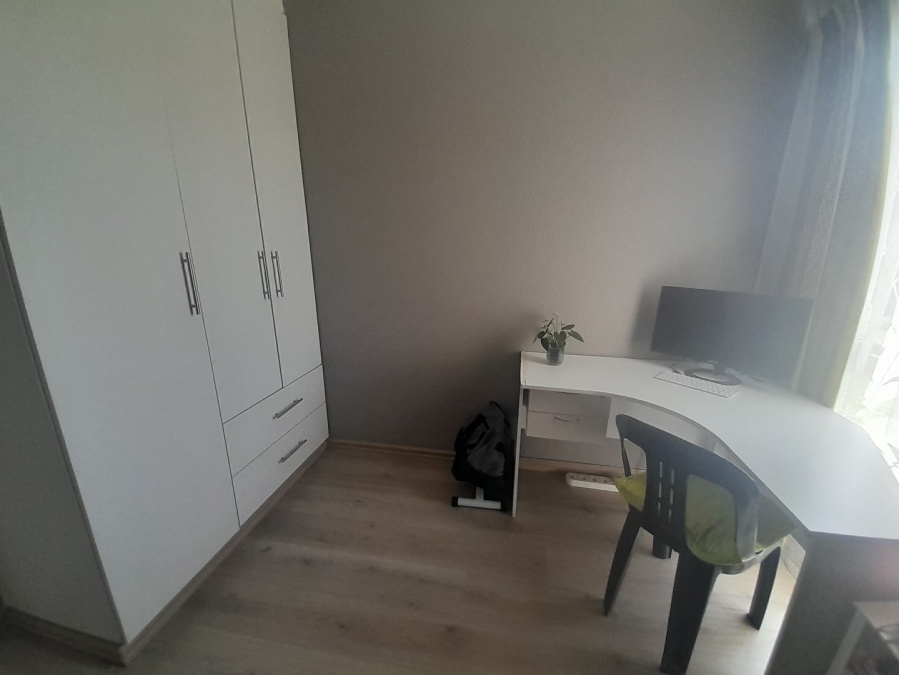 To Let 2 Bedroom Property for Rent in Weltevreden Park Gauteng