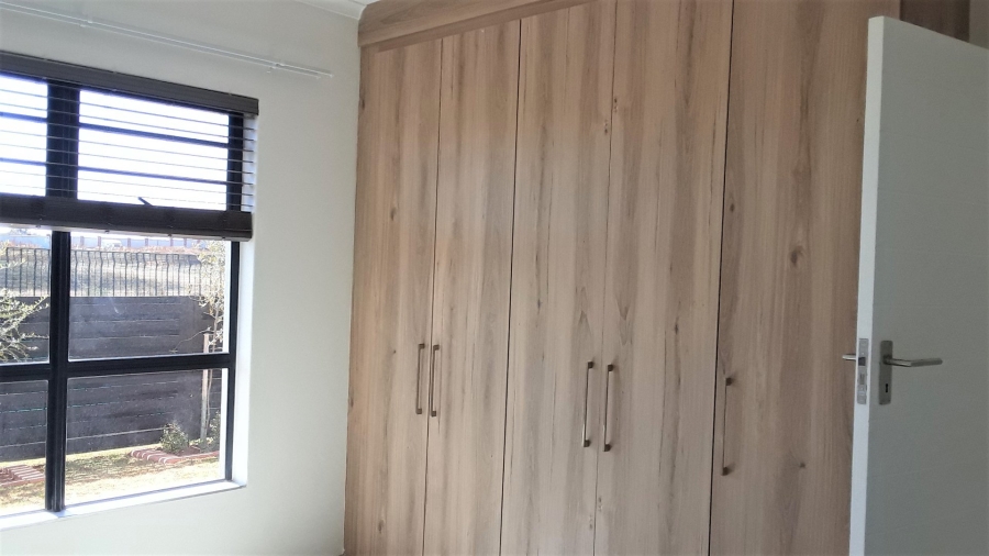 To Let 3 Bedroom Property for Rent in Glen Marais Gauteng