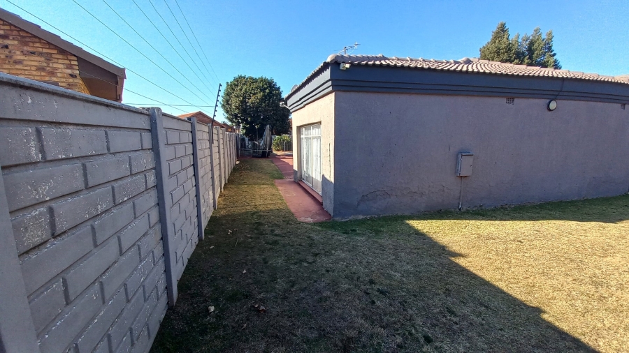 3 Bedroom Property for Sale in Witpoortjie Gauteng