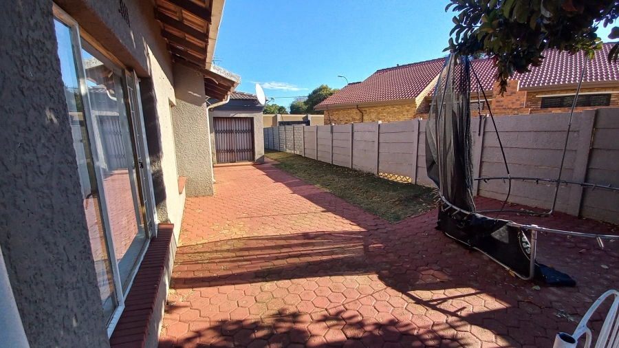 3 Bedroom Property for Sale in Witpoortjie Gauteng