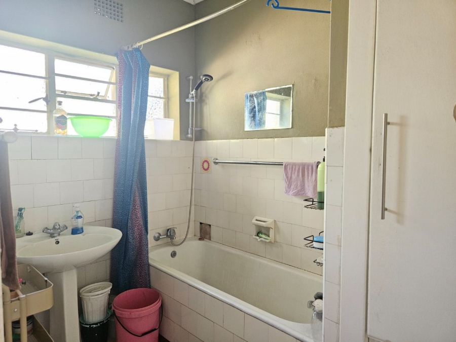 3 Bedroom Property for Sale in Fontainebleau Gauteng