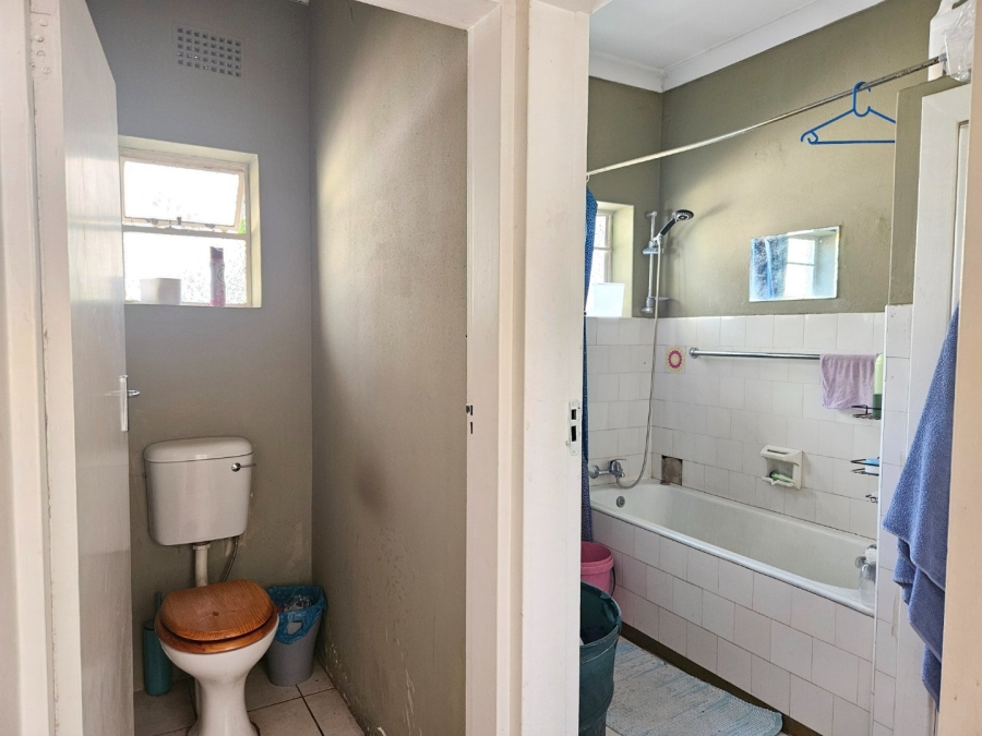 3 Bedroom Property for Sale in Fontainebleau Gauteng